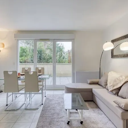 F2 De Montreuil Apartment